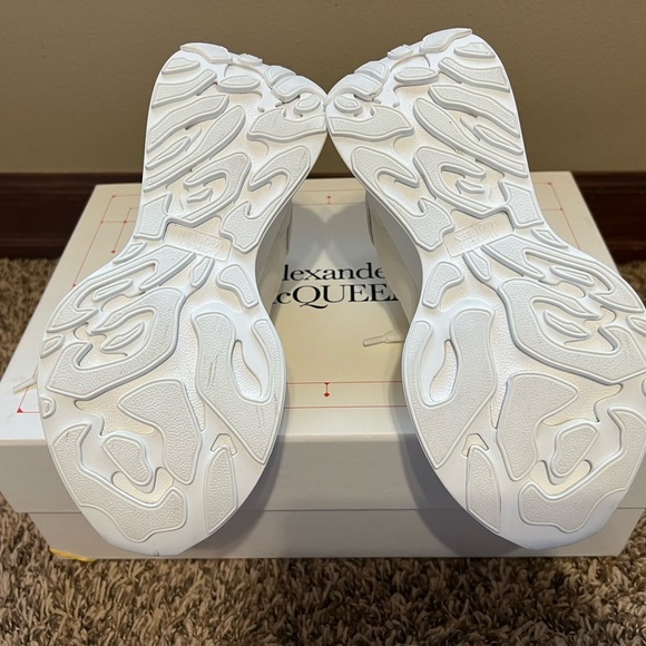 Alexander McQueen Sprint Runner Seal Quilted Sneaker - Picture 4 of 4